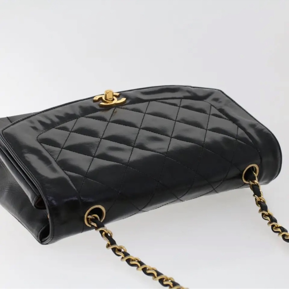 CHANEL DIANA Single Flap Quilted Patent Leather Bag - Picture 9 of 15